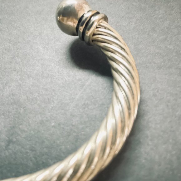 Women's Classic Cable Style Faux Bracelet EUC - Picture 4 of 6